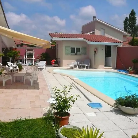 Grande Maison Familiale Avec Piscine Et Varangue A Tarnos, Proche Plages Et Commerces - Fr-1-239-779 *